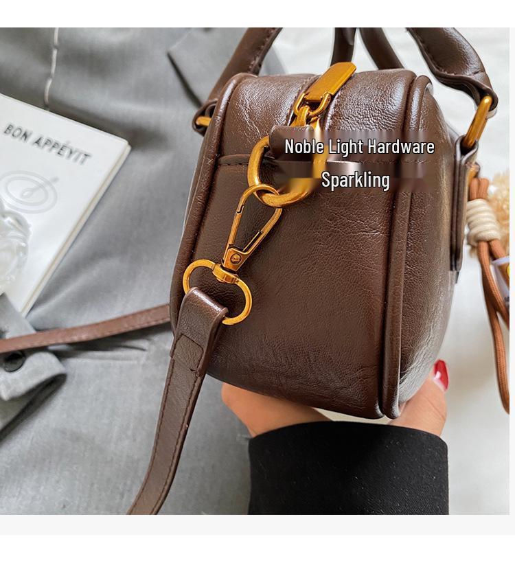 Maillard Retro Women's Bowling Bag: Versatile, Fashionable Autumn/Winter Handbag for Single Shoulder or Crossbody Use.