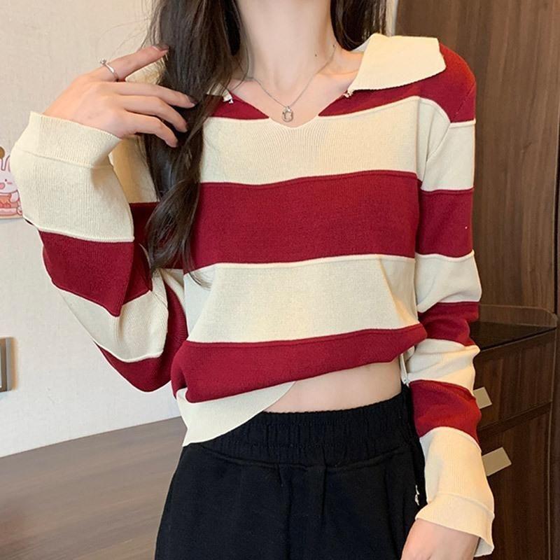 A Stylish Striped Knitted Sweater for Women's Autumn, Featuring A Retro and Laid-back Style, Long-sleeved Short Top