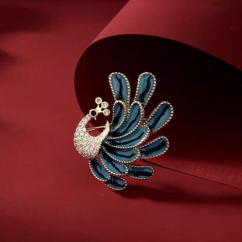 Colorful Retro Peacock Brooch Creative Animal Pin Dazzling Unique Jewelry Accessories Party Daily Decoration Gift