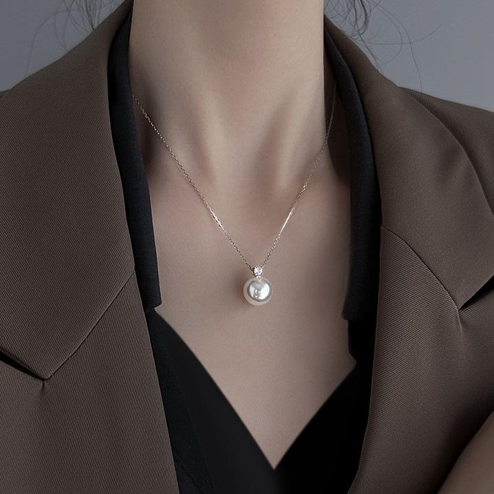 Diana Women's Luxury Pearl Star Choker Necklace - Strong Light Pearl Pendant with Niche Design