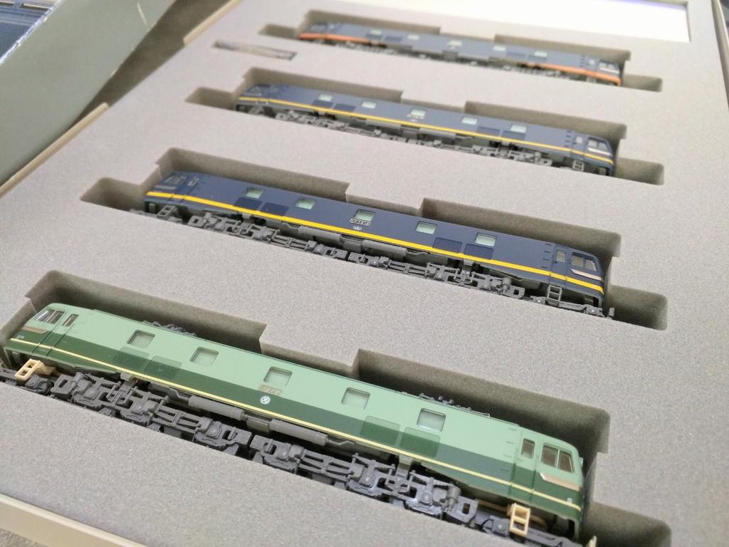 N gauge EF58 test painting machine 4-car set (N gauge 40th anniversary product) 10-260