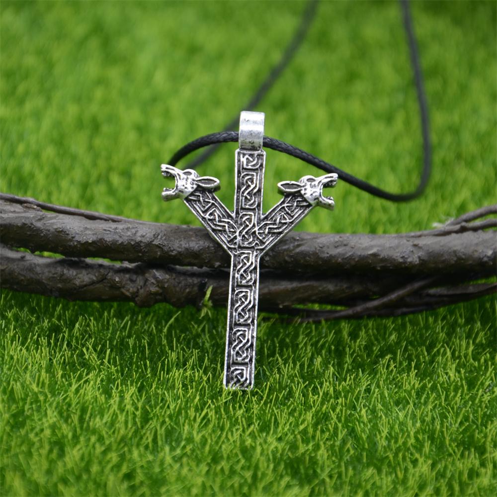 Viking Wolf Amulet Runen Rune Fehu Noorse Talisman Ketting voor Mannen met Ierse Knopen Gotische Sieraden