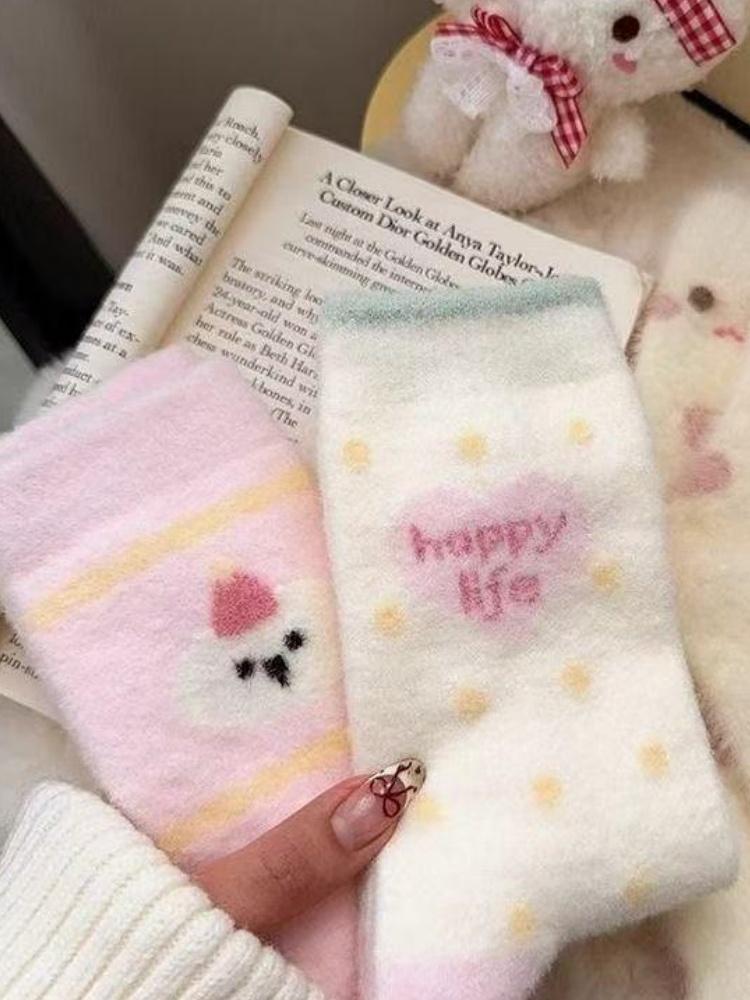 4 Pairs of Socks in Random Colors, Cartoon Pink Series, Thickened Winter Warm Socks, Home Sleep Socks, Autumn and Winter Plush Cute Girl Socks
