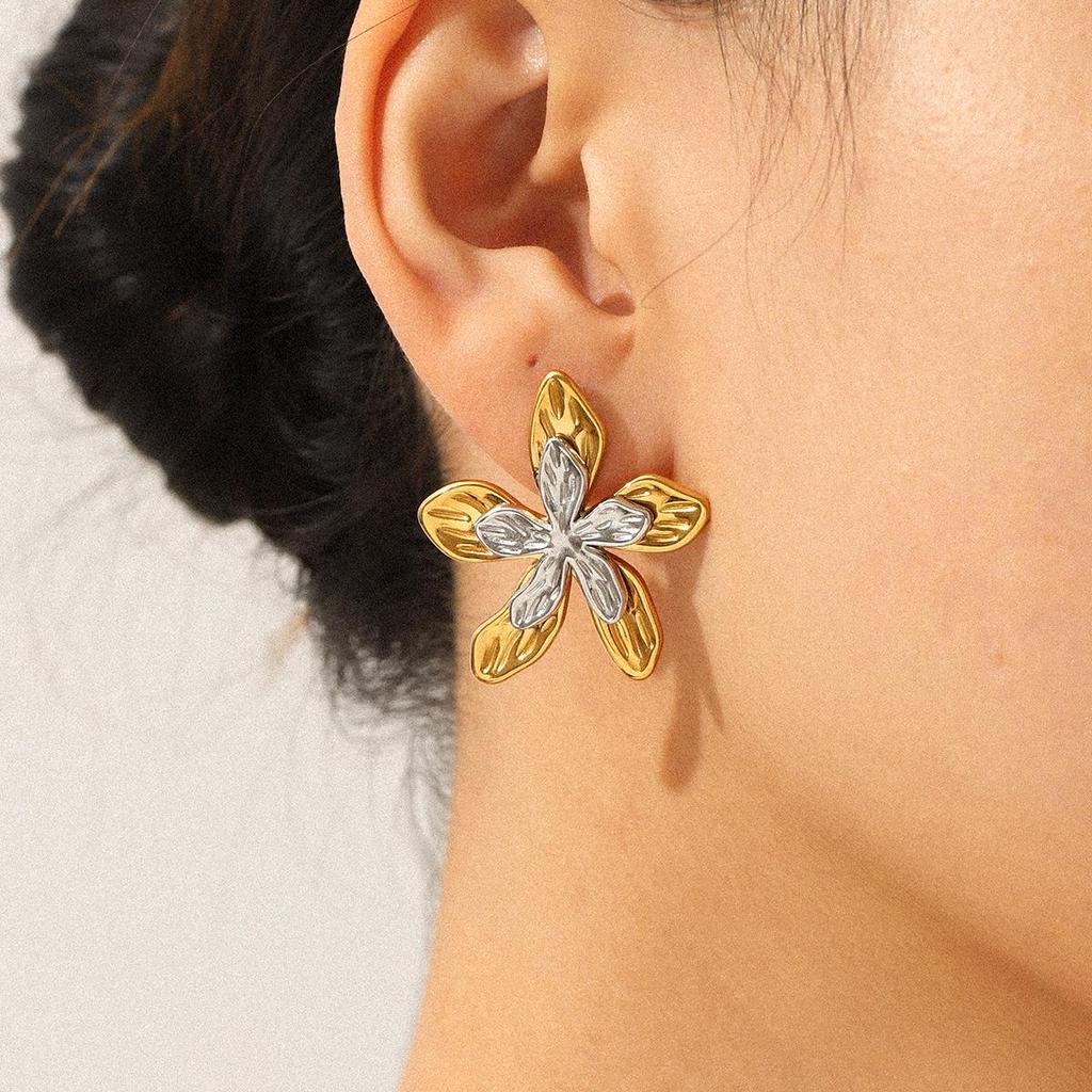 Evropské a americké přeshraniční barevné náušnice z titanové oceli s květinovým vzorem - Luxusní nerezavějící design listu z nerezové oceli pro ženy