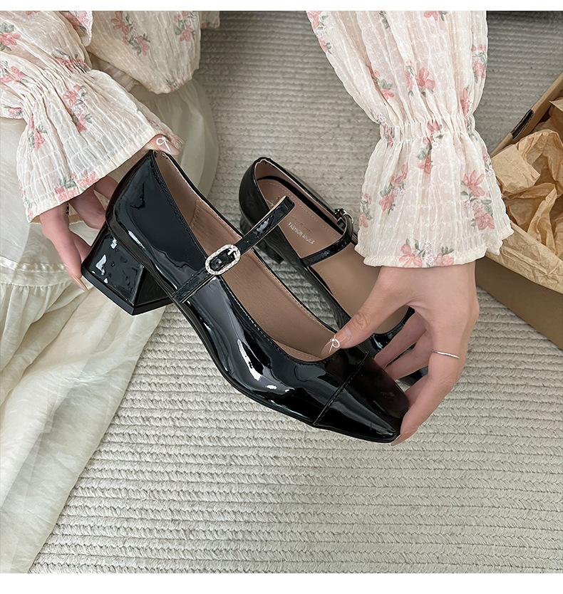 

Модный темперамент Xiaoxiang квадратная голова неглубокий рот толстый каблук одинарные туфли женские 2025 новые летние французские юбки туфли Мэри Джейн 35 чёрный