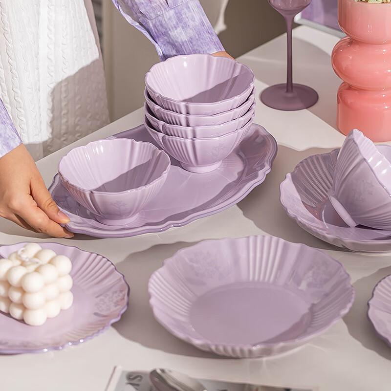 Mod Lanka Cute Nordic Lily of the Valley 8-inch Plate