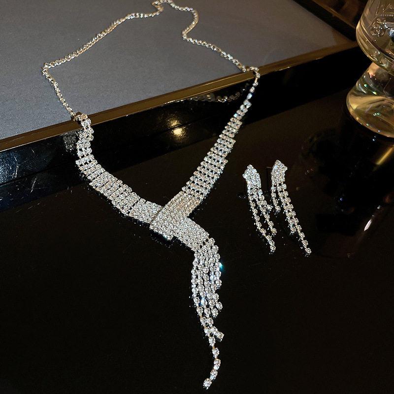 

Korean Rhinestone Tassel Necklace & Earring Set: Elegant Clavicle Chain with Light Luxury Appeal