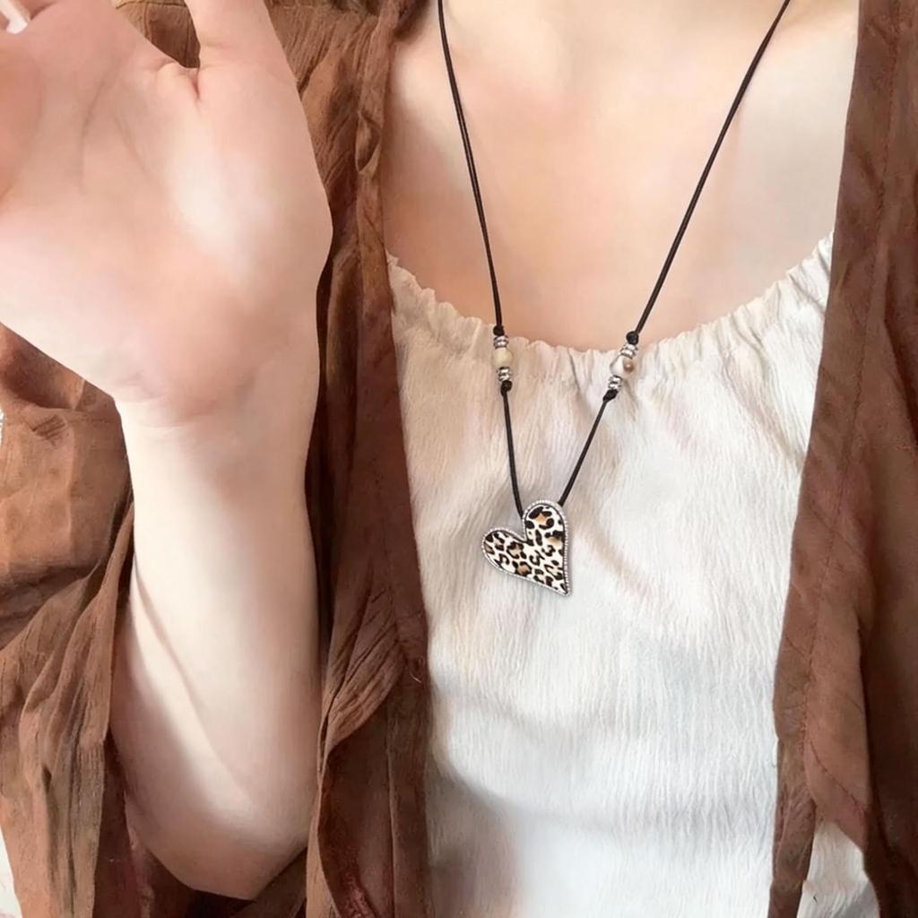 Korean High-End Silver Heart Necklace - Trendy, Fashionable, Versatile Design