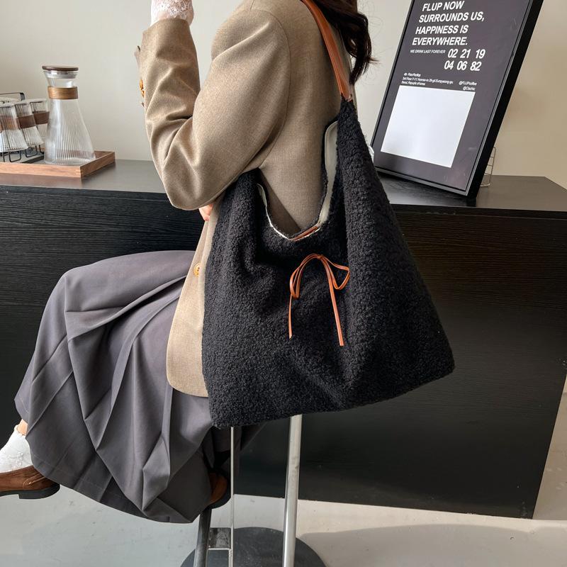Foreign Fashion Underarm Bag Women's 2025 Autumn and Winter New Simple Casual Large-capacity Tote Bag for Commuting To Work