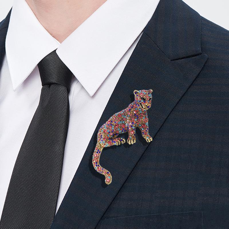 Men's brooch, vintage full diamond leopard brooch, domineering animal chest flower, clothing accessories, European and American personalized brooch