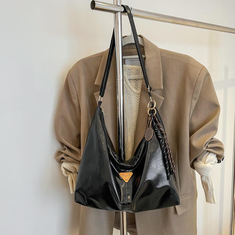 

Simple Urban Chic Tote Bag For Women With Large Capacity And Style Relaxed Without Pendant