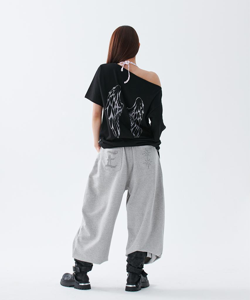 ESCAPEFROM [Escf X Hot Today] Cross Angel Print Side Shirring Detail Loose Fit One-Shoulder Short Sleeve T-Shirt Black