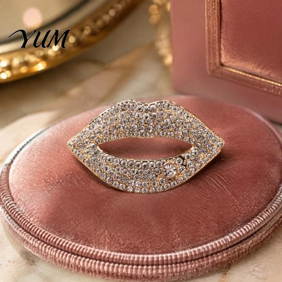 Clothing Pins Sexy Rhinestone Lip Brooch for Women, Red Shape Lapel Alloy Bags Pin Pin, Accessory Suits Coats Scarves Shawls Bag Decoration