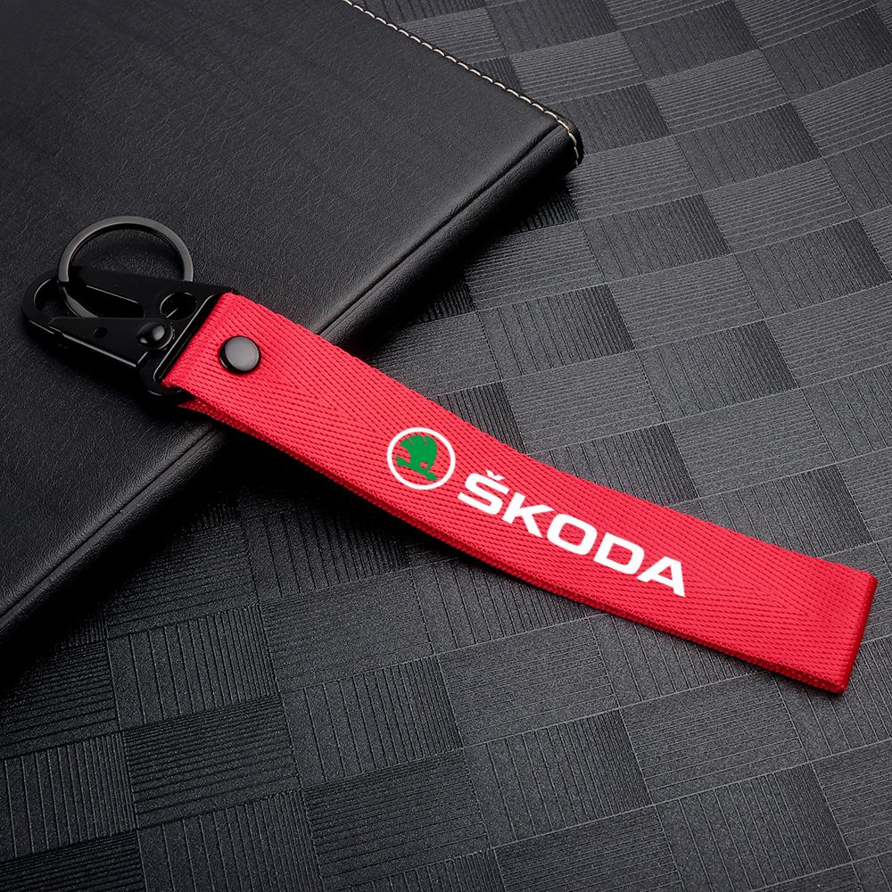 WOHE7 Car Logo Keychain Key Ring Chain Pendant Gifts For Skoda Octavia Kodiaq Fabia Karoq Superb Rapid Felicia RS Hubcap Accessories