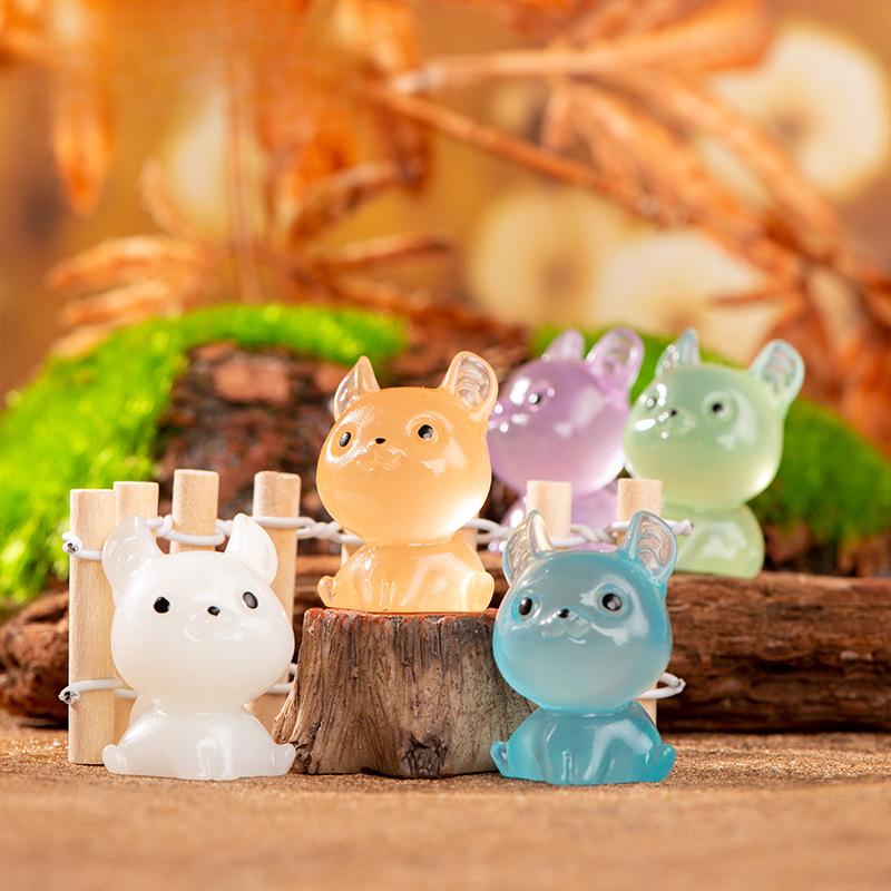 Micro Feature Cartoon Cute Glow-in-the-dark Roll Ear Cat Resin Feature Desktop Car Light Up Cat Ornament Accessories