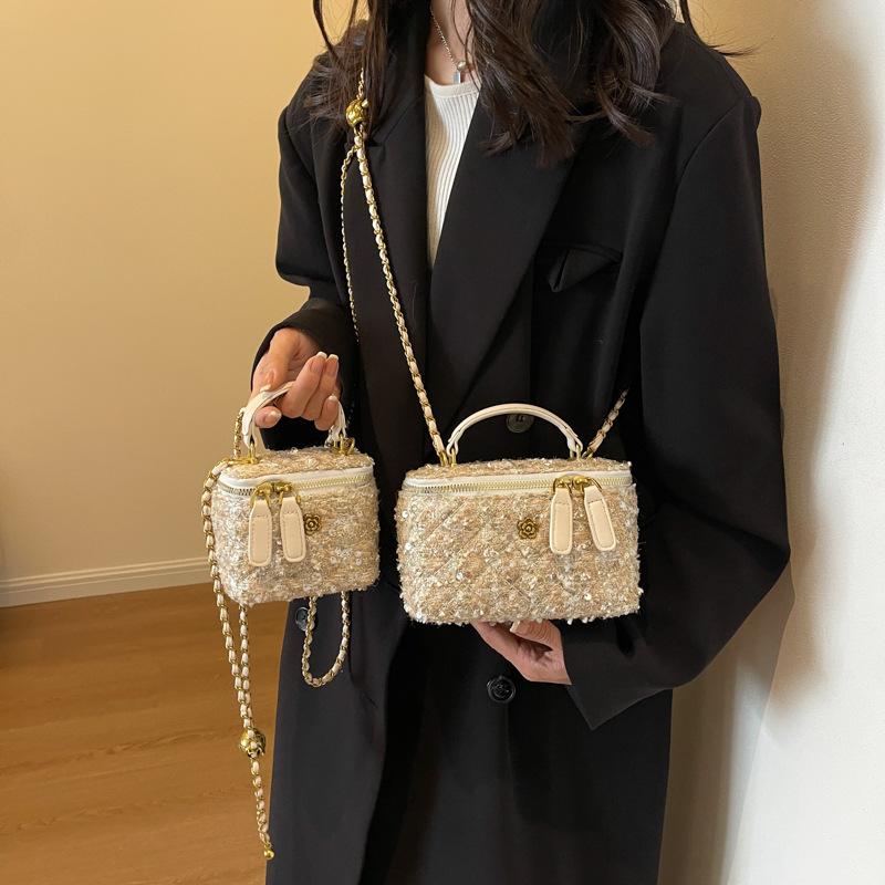 Niche design woolen small bag 2025 new autumn and winter women's bag fashion portable shoulder bag versatile messenger bag