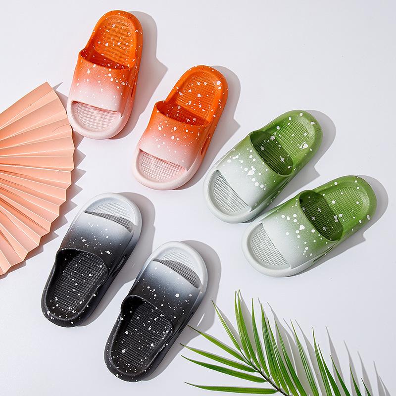 Neue Sommer-Gradient-Kinderslipper für Jungen und Mädchen Sandalen und Hausschuhe für drinnen und draußen Heimtextilien