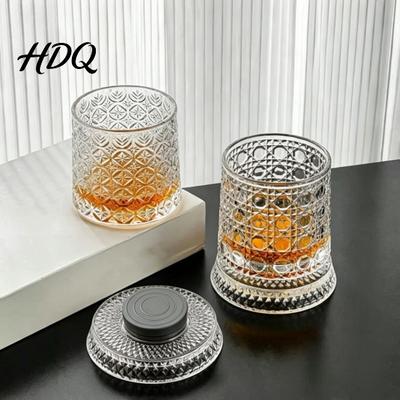 Lustiges Whiskey-Trinkglas Geschenk für Papa Dreht sich mit LED-Licht 260ml Geprägter drehbarer Tumbler Vatertagsgeschenk Geschenk für Weinliebhaber Papa