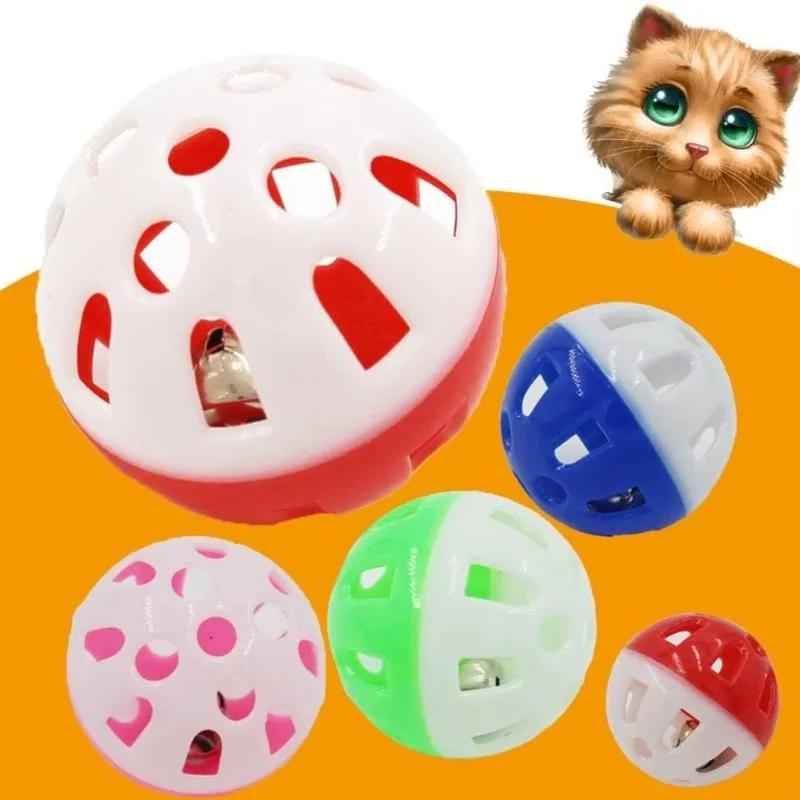5 Stück Spielbälle für Haustierkatzen und Kätzchen mit Glöckchen, Hohlkugel zum Rollen, Vogelspielzeug, Jagd-Rasselspielzeug, Zufällige Farbe