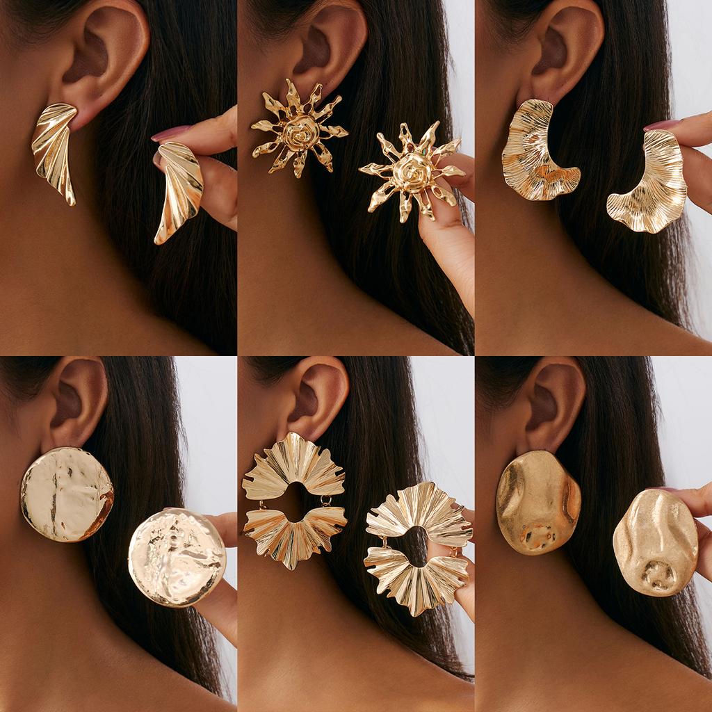 Design Sense Metal Pleated Leaf Stud Earrings Sweet Cool Geometric Smooth Round Earrings