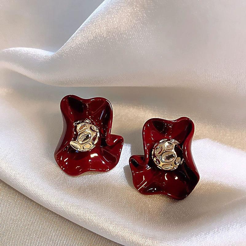 

Irregular Petals Red Color Flowers Stud Earrings For Women Exquisite Simple Fashion Sweet Personality Temperament Jewelry A2