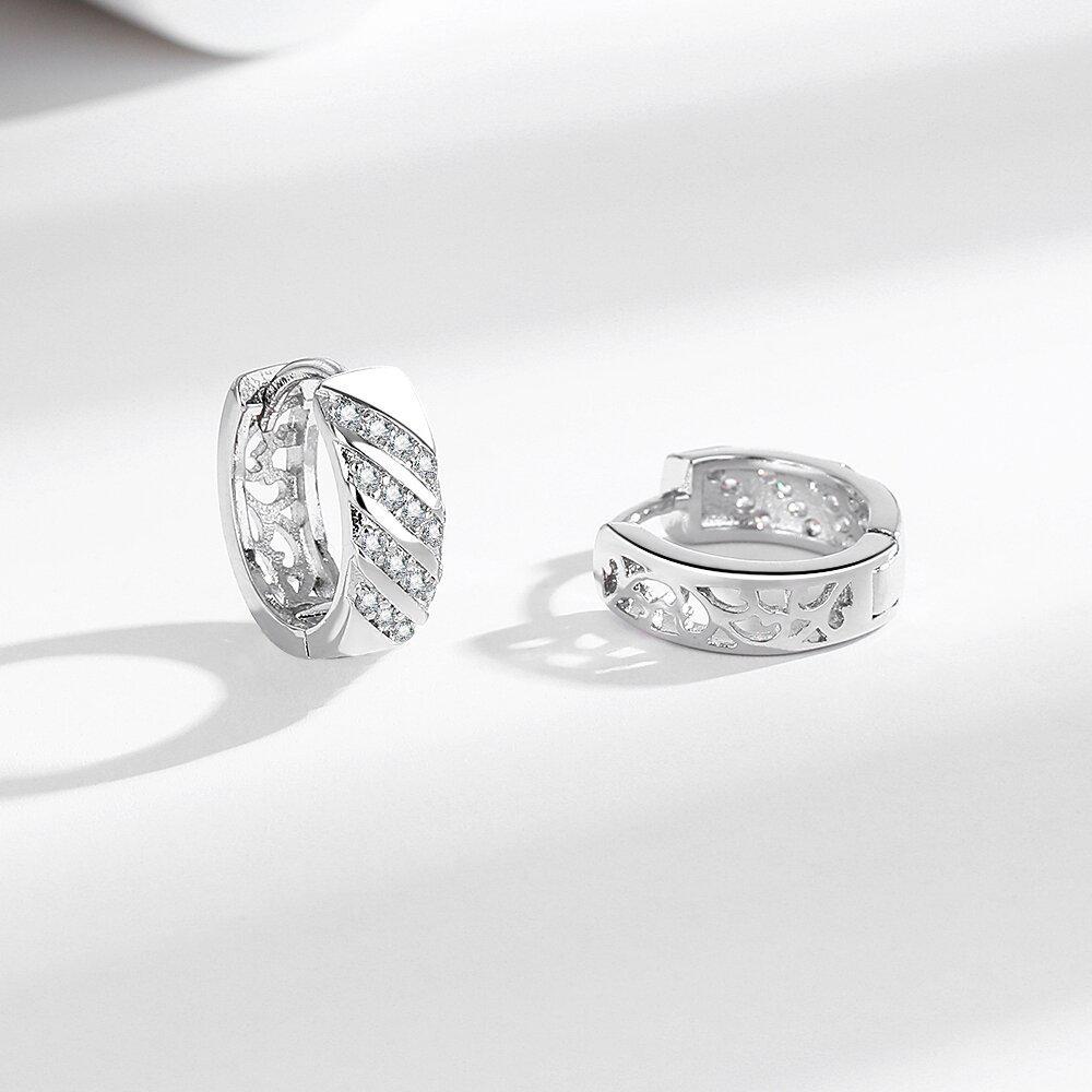 

Минималистичные серьги-кольца из 18-каратного золота с цирконами в европейском и американском стиле