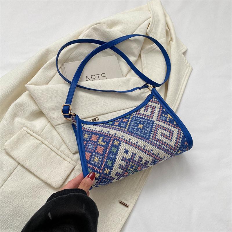 Stylish Retro Canvas Shoulder Bag For Women With Chic Design Ideal For Daily Use