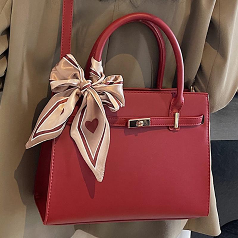 Autumn new fashionable red commuter handbag bag high value simple casual shoulder messenger bag bag women