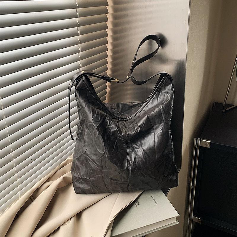 

Today s popular bags women s large-capacity new casual shoulder messenger bag pleated tote bag чёрный