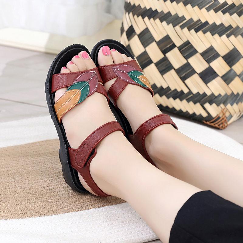 Damskie Letnie Buty Damskie Sandały Tanie Buty Do Chodzenia Damskie Klapki Liście PVC Mom Sandały 2024 Klasyczne Buty Damskie Klapki