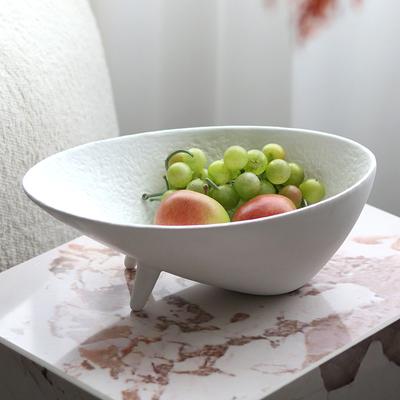 Moderne abstrakte Kunst im Wabi-Sabi-Stil, dreibeinige Obstteller-Ornamente, Wohnzimmer-Couchtisch, Modellzimmer, Bed & Breakfast-Hotel, weiche Dekorationen
