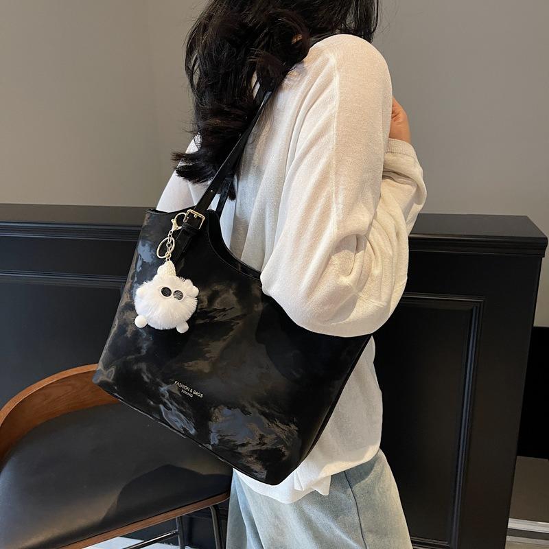 Simple and versatile large-capacity bag women's new retro niche shoulder underarm bag commuter tote bag