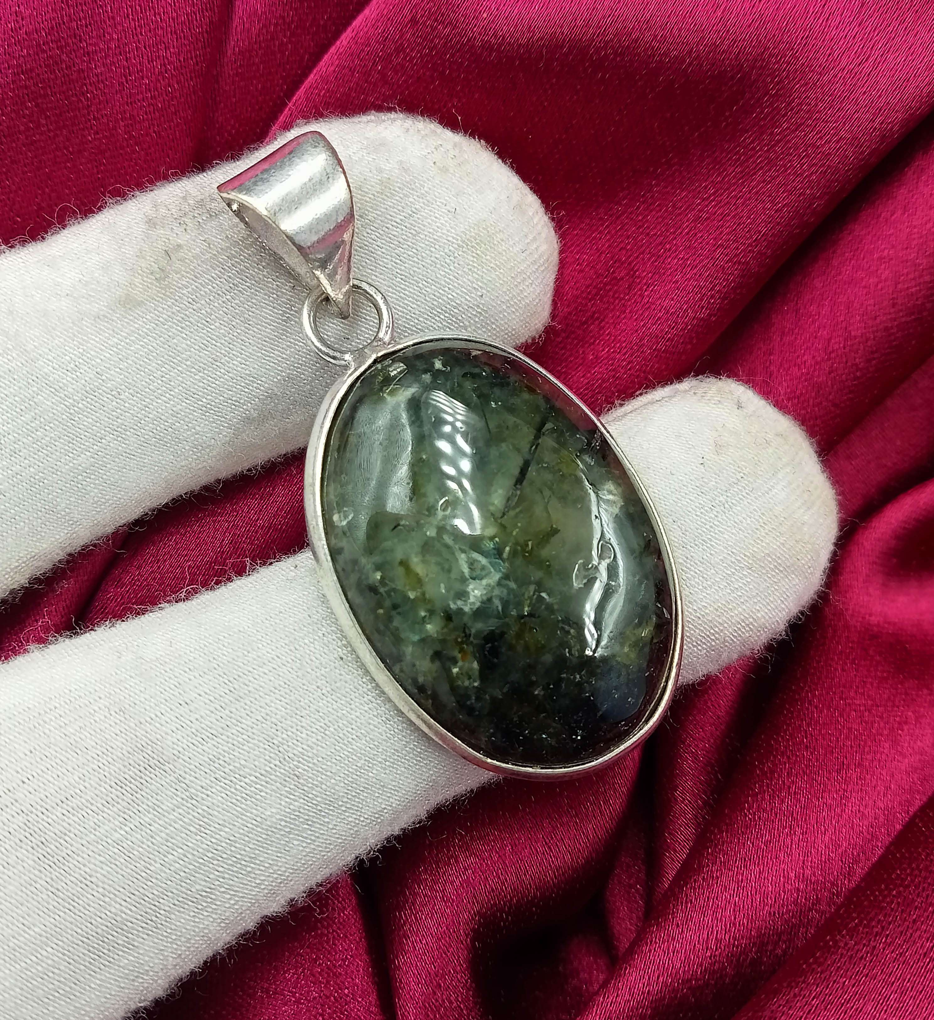 

Кулон с драгоценным камнем Prehnite 925 пробы с серебряным покрытием DEP-311