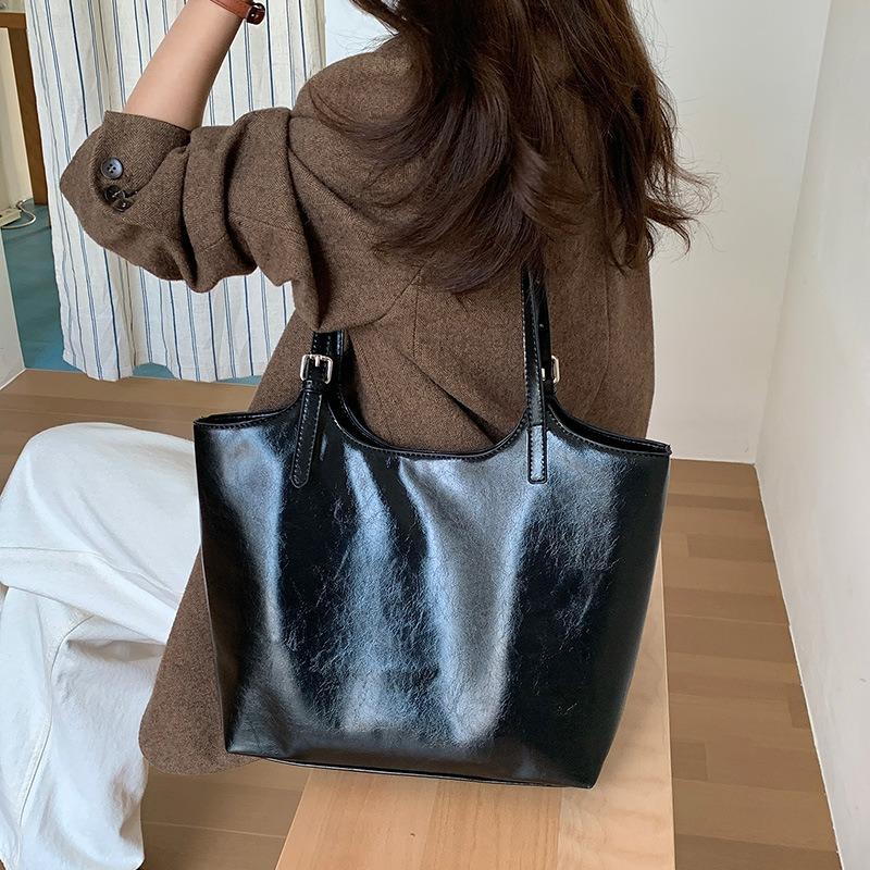 Bags, niche tote bags, large-capacity women's new models, women's commuter bags, versatile shoulder bags, women's bags