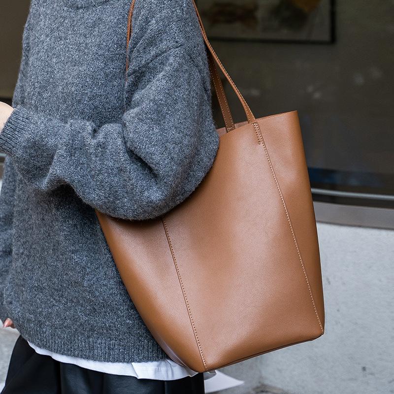 New Commuting Niche Leather Tote Bag, Cowhide High-end and Versatile, Large Capacity Women's Shoulder Bag