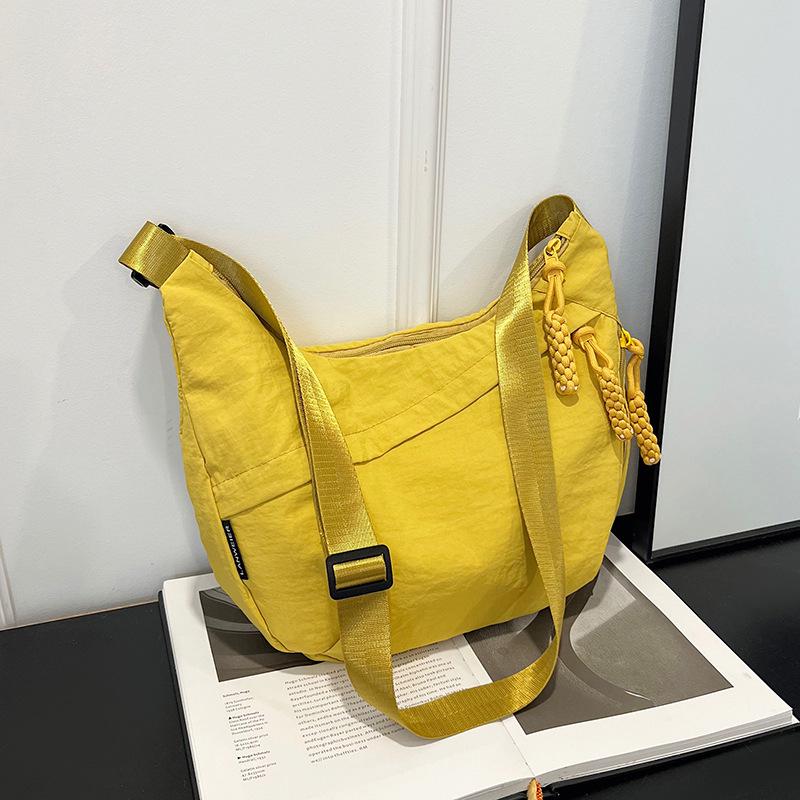 Lightweight Nylon Crossbody Bag: Trendy Large-Capacity Dumpling Design for Women