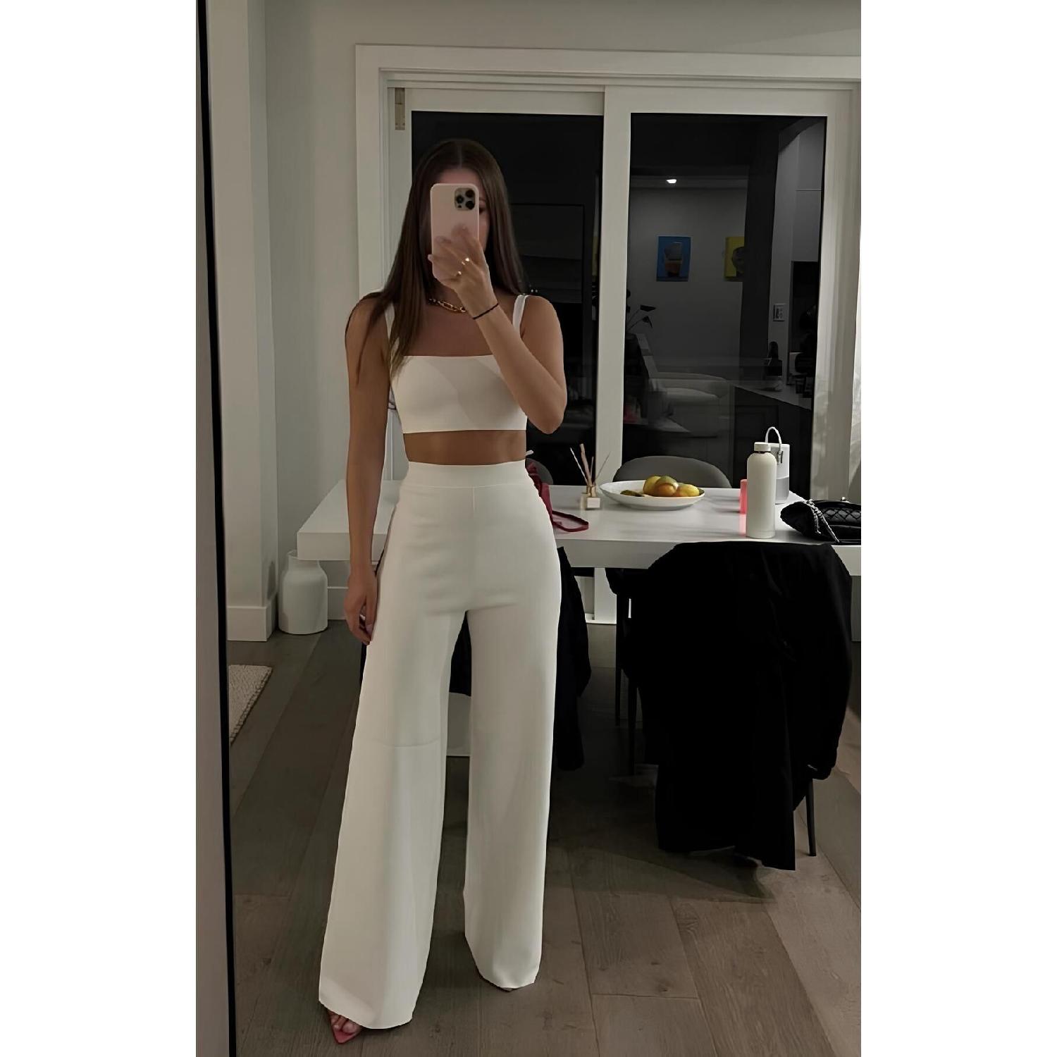 

Женский комплект из белых брюк и блузки 36 белый