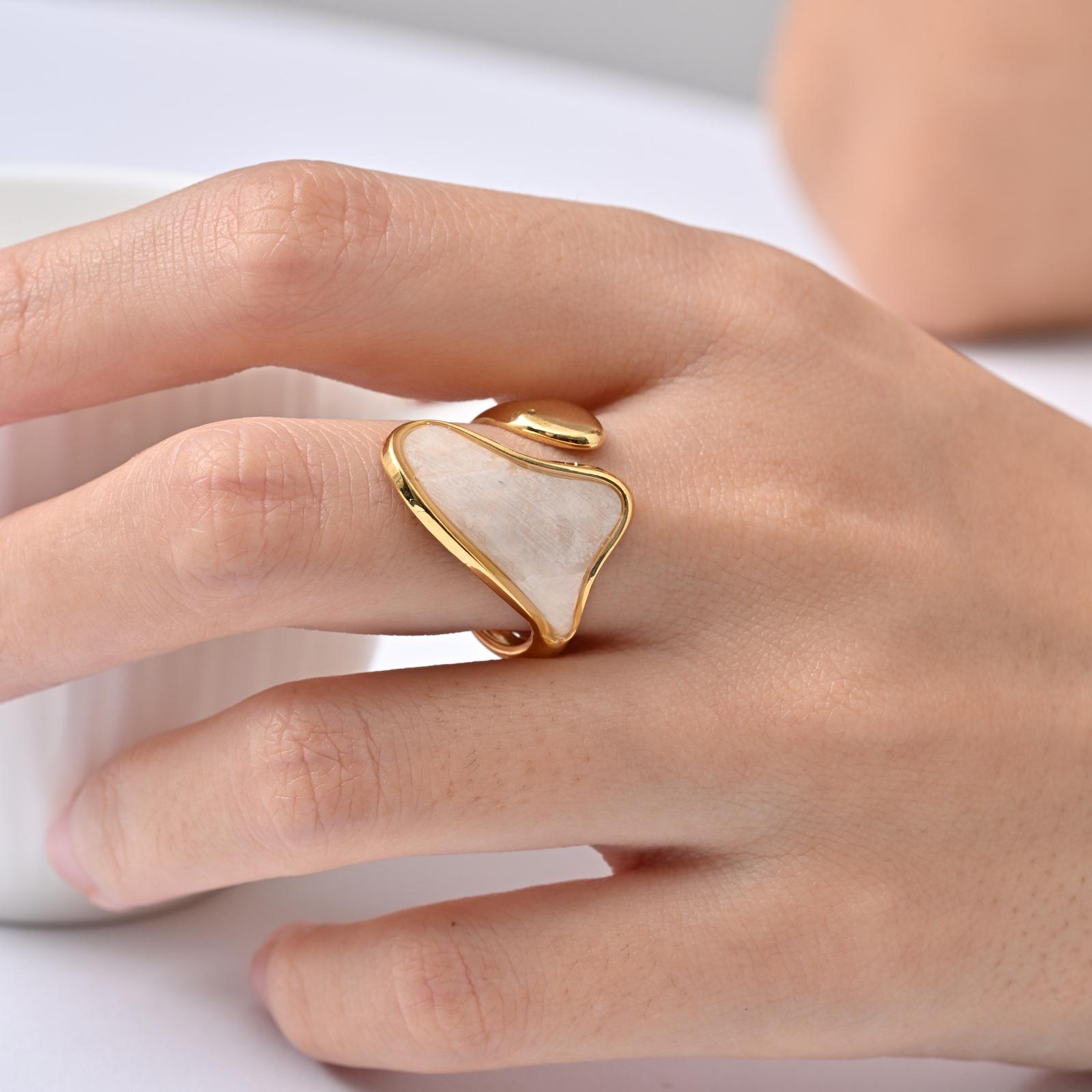 

Statement White Shell Leaf Finger Ring Women s Stainless Steel Geometric Abalone Shell Open Rings Chic Jewelry Gift for Her