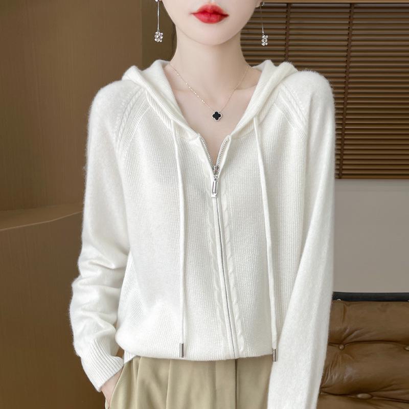 Dámský vlněný svetr podzim 2025 - Jednobarevný, na zip, s kapucí, přiléhavý pletený oděv.