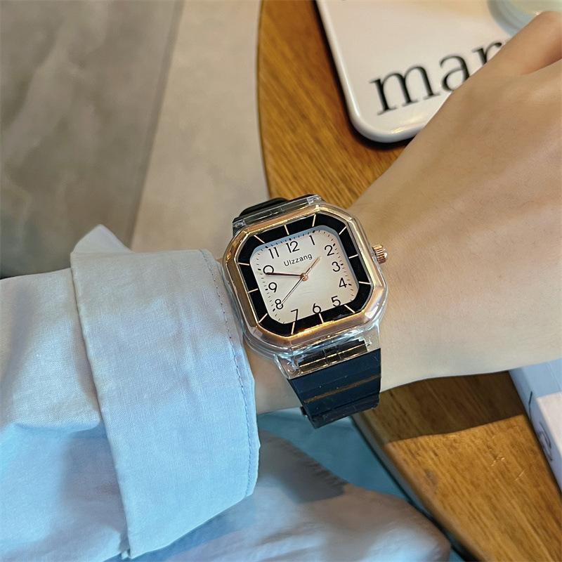 Nová módní personalizovaná jednoduchá sada hodinek Dámské hodinky Butterfly Digital Belt Fashion Watch