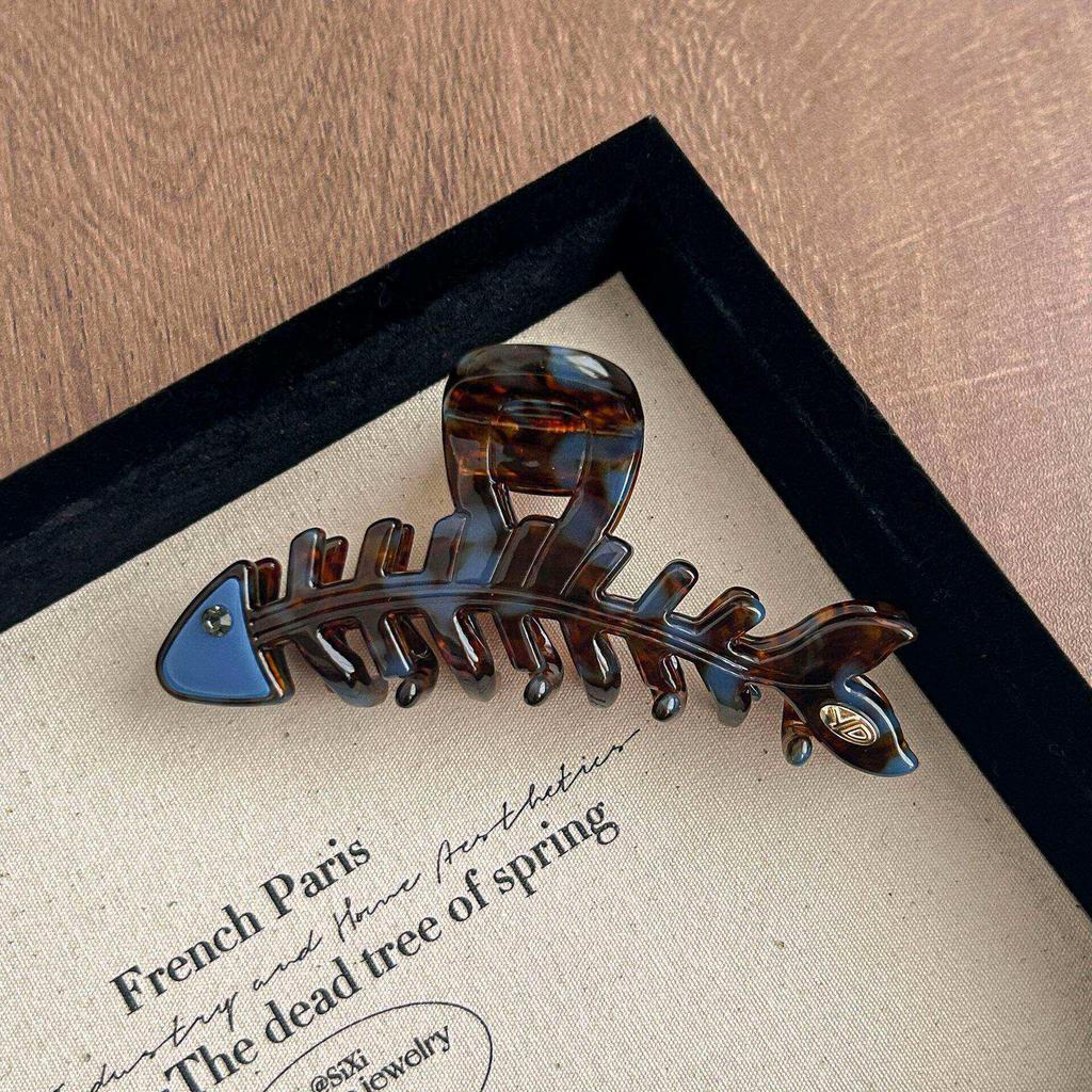Elegant Korean-Style Rhinestone Fishbone Claw Clip for Women - High-Grade Hair Accessory for Stylish Updos
