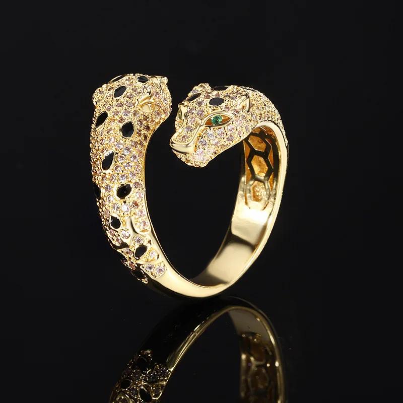 

Adjustable Leopard Ring with Sparkling Crystals Unique Animal Design Available in Gold Silver Perfect for Fashionable Occasions Adjustable золотий
