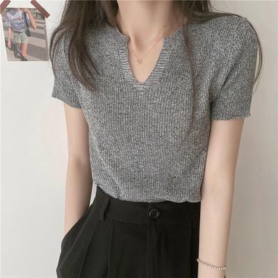 Grey V-neck Short Sleeved T-shirt for Women's Summer Thin Design Sweet and Spicy Girl Slim Fit Short Knitted Top