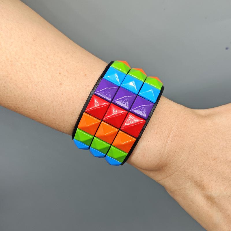 Europäisch-Amerikanisches Punk Niet Mehrfarbiges Lederarmband – Herren Breiter PU Armreif