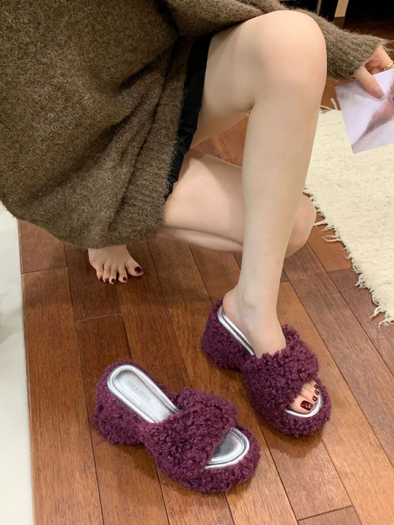 Crossed sheep curly hair slippers women's outer wear 2025 new autumn and winter feeling thick bottom height increase small slope heel one-word drag