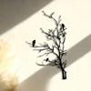Černý uschlý strom s ptáky minimalistická kovová nástěnná dekorace - Moderní bytová dekorace do ložnice, obývacího pokoje nebo koupelny.