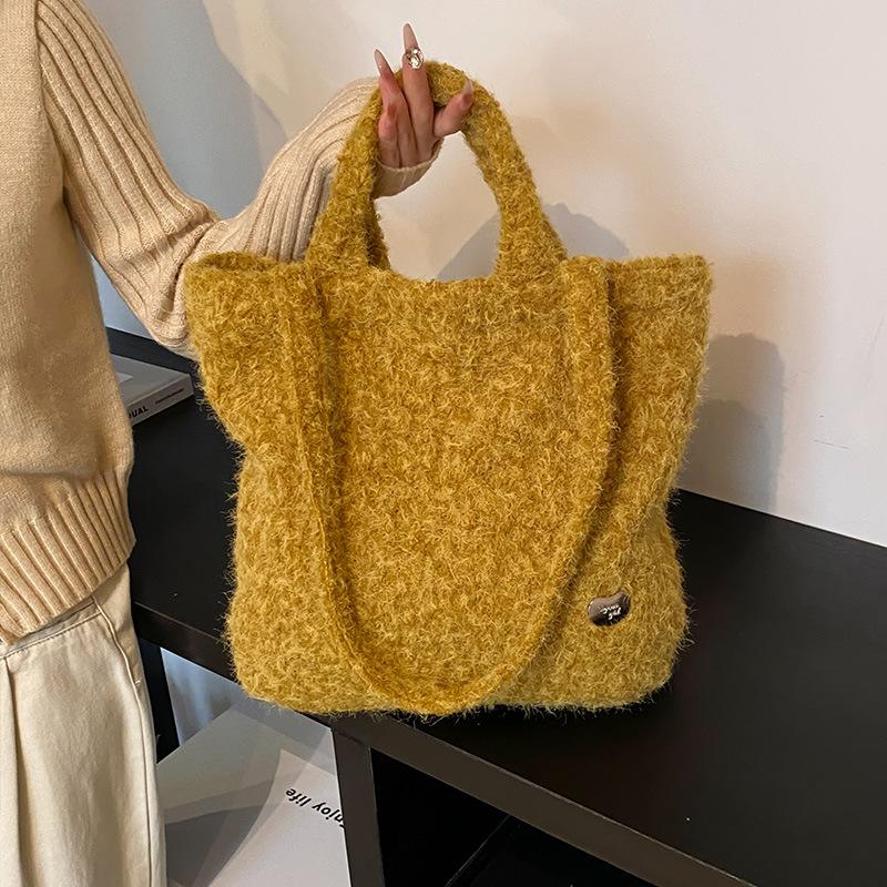 New Lazy Style Plush Shoulder Bag Autumn and Winter Fashion Handbag Bag Casual Large Capacity Women's Work Commuting Bag