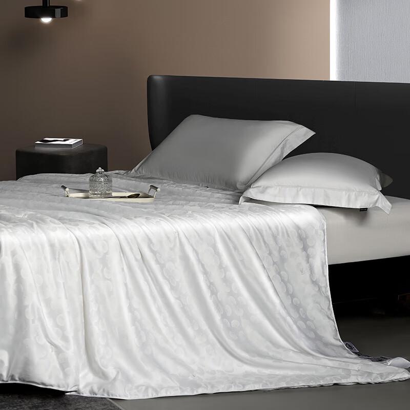 Natural Silk Jacquard Quilt