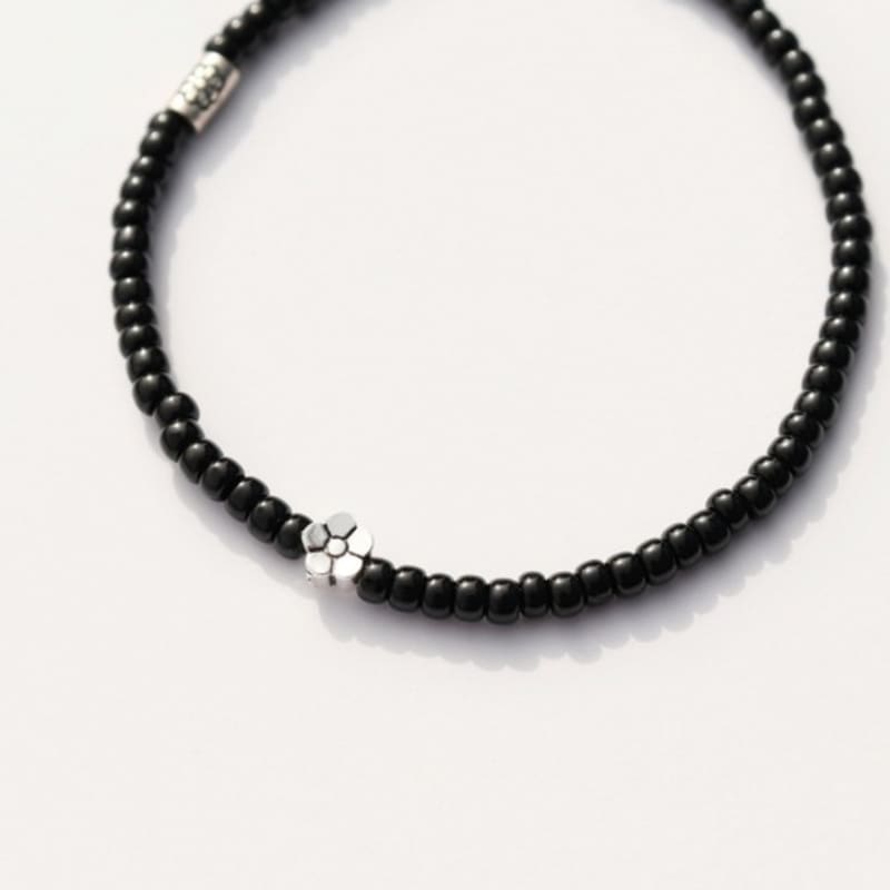 BONBEAU Silver Flower Charms Black Beads Bracelet Silver Flower Charm Black Bead Banding Bracelet