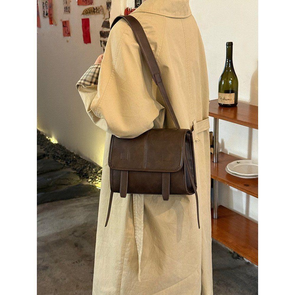 

Postman Bag, Commuter Bag, Small Yet Stylish, Single-shoulder Crossbody Bag кавовий